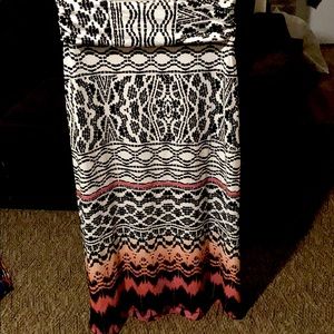Long pattern ‘FLIRTATIOUS’ skirt